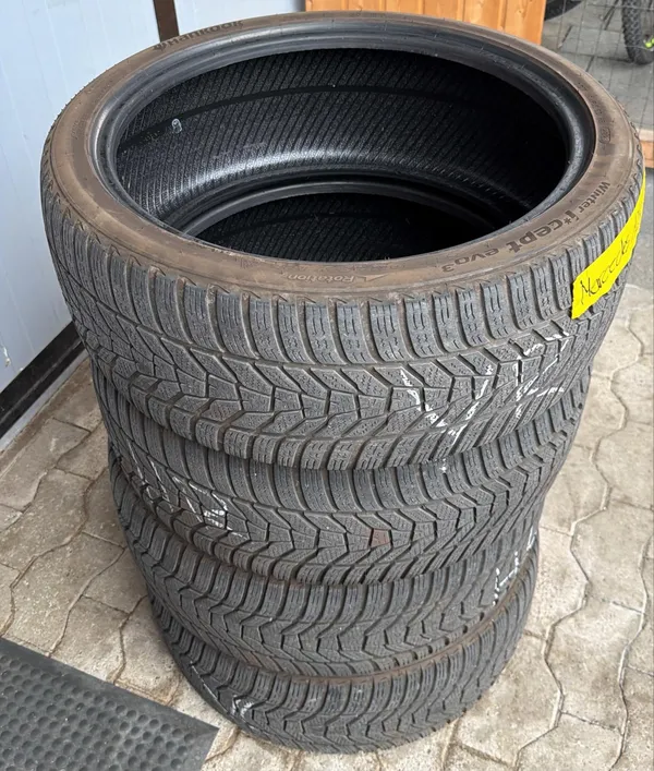 Car image 25