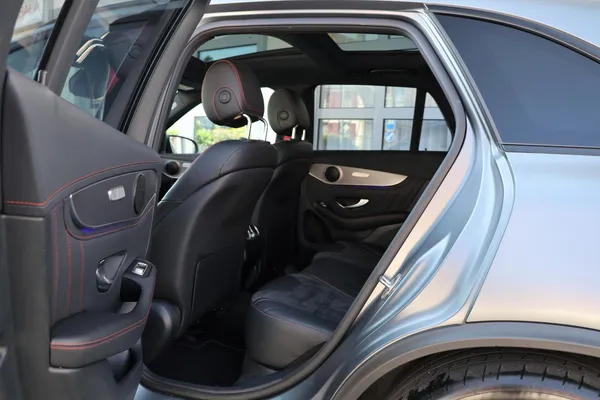 Car image 12