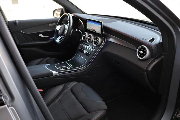 Car image 18