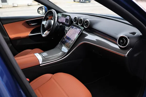 Car image 17