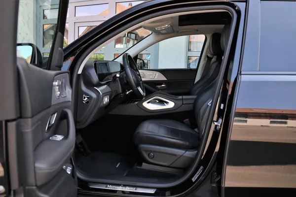 Car image 8