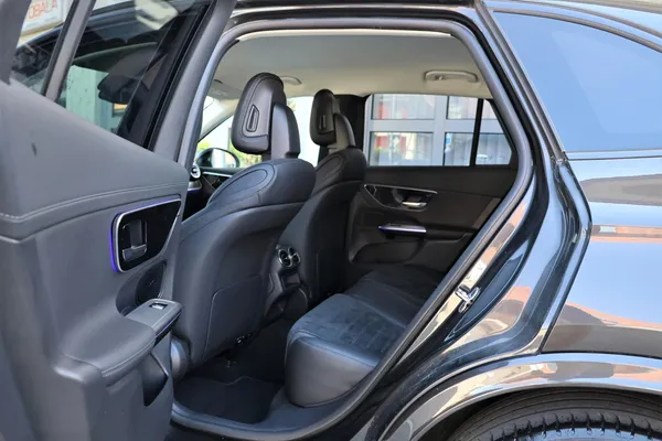 Car image 13