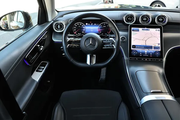 Car image 14