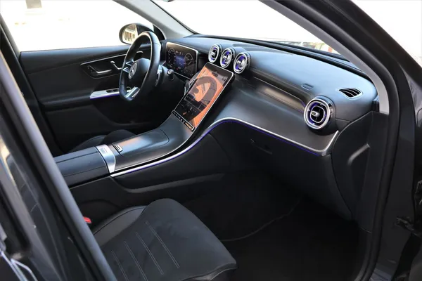 Car image 18