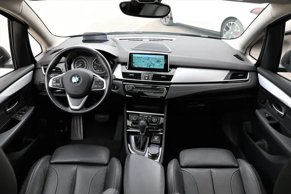 Car image 15