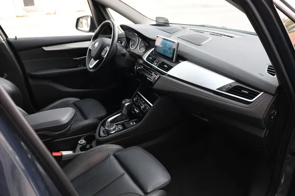 Car image 18