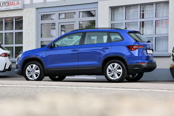 Car image 4