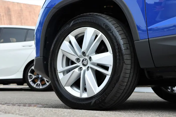Car image 8