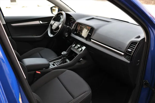 Car image 18
