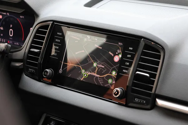 Car image 19