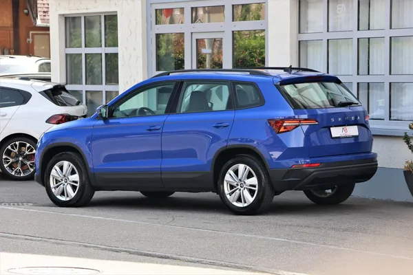 Car image 5