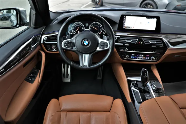 Car image 12