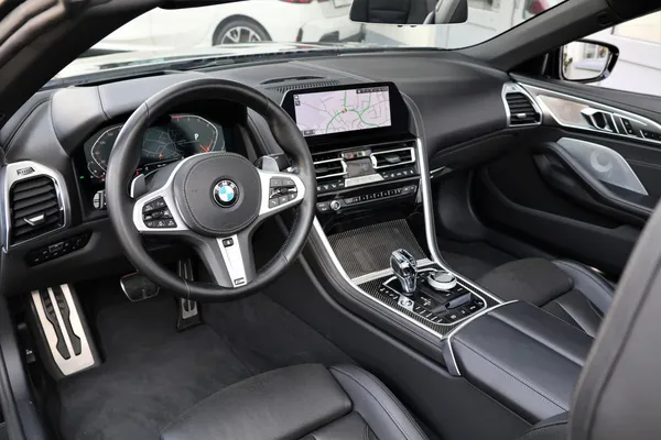 Car image 14