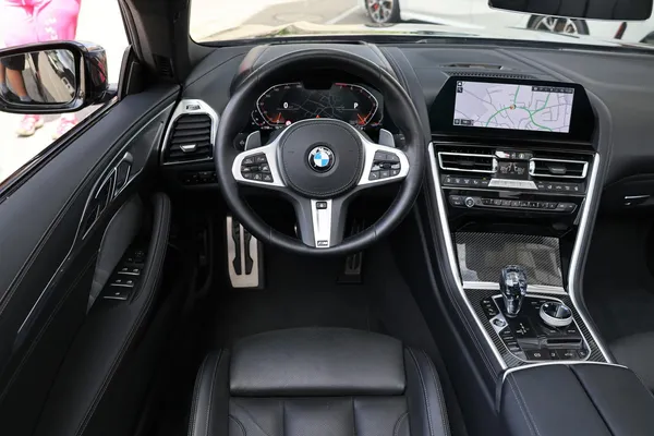 Car image 18