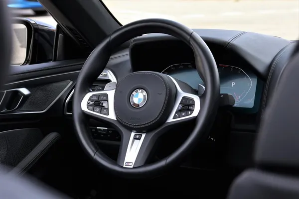 Car image 19
