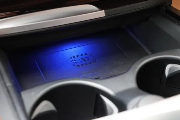 Car image 24