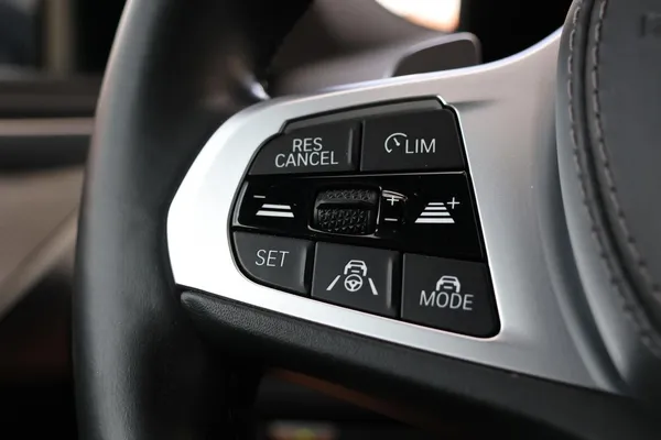Car image 27