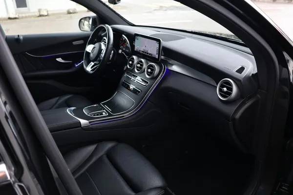Car image 18