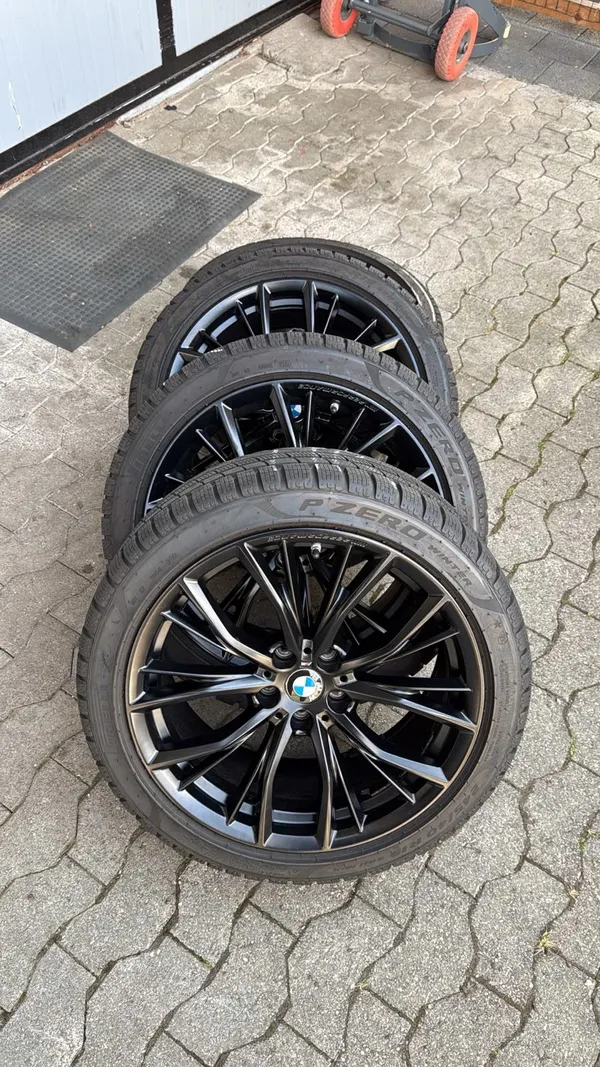 Car image 37