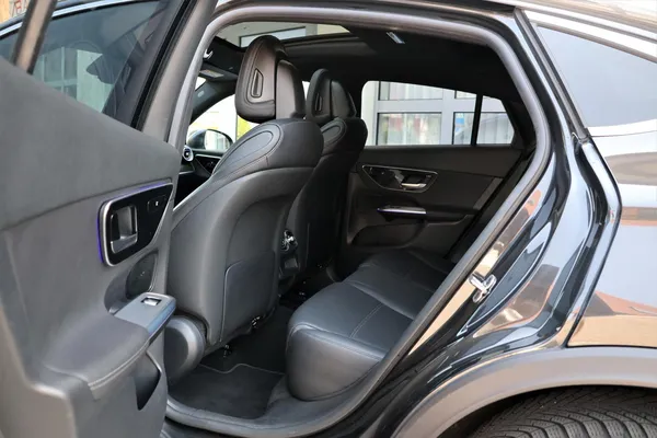 Car image 13