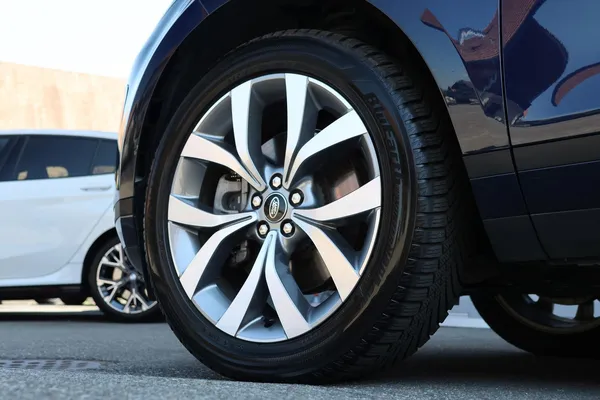 Car image 8