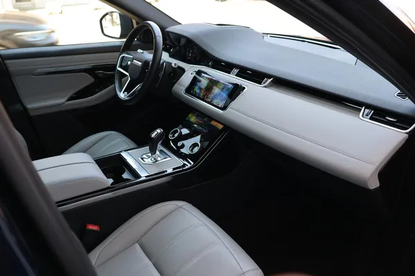 Car image 17