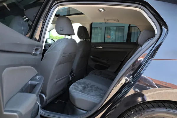 Car image 13