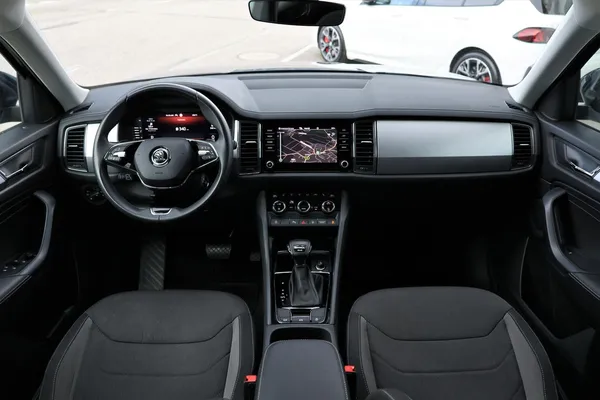 Car image 15