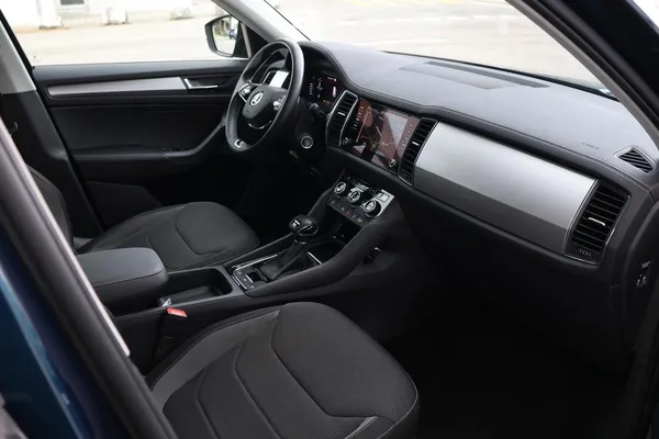 Car image 18