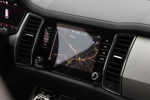 Car image 19