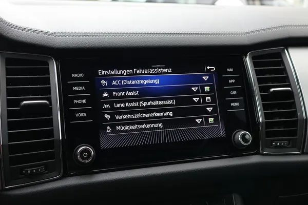 Car image 24