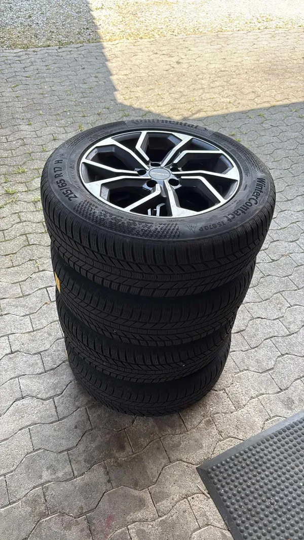 Car image 27