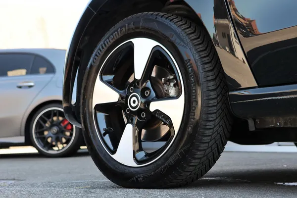 Car image 8