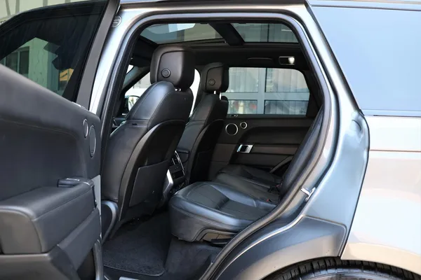 Car image 13