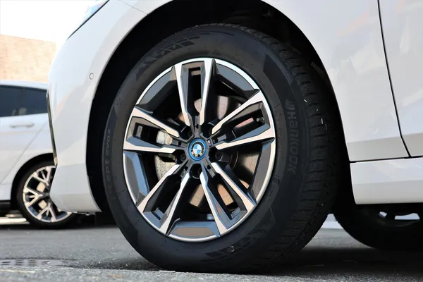Car image 8