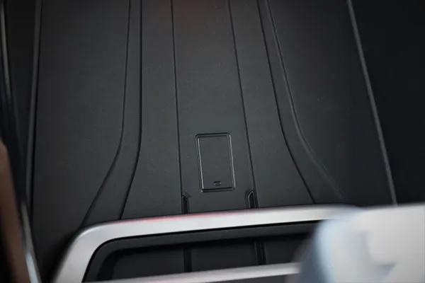 Car image 26