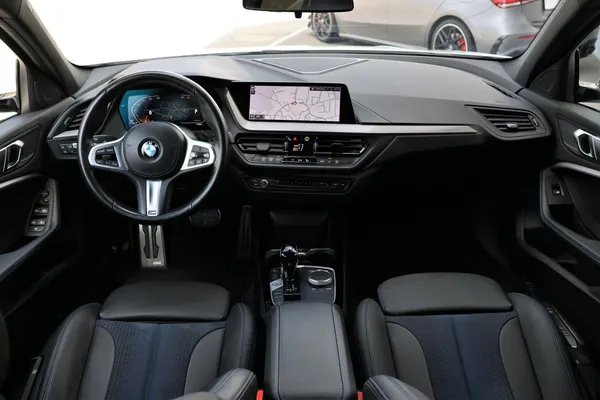 Car image 15