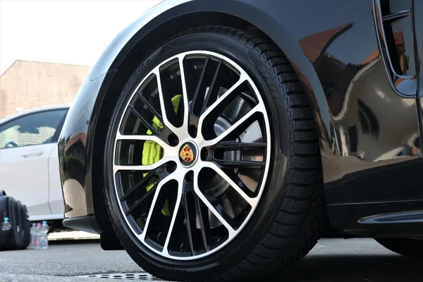 Car image 8
