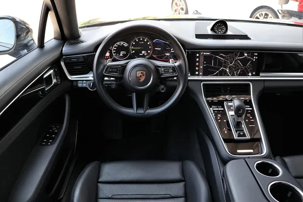 Car image 15