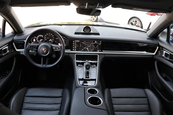 Car image 17