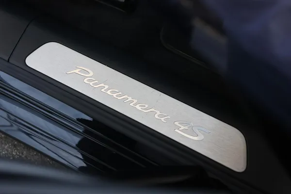 Car image 22