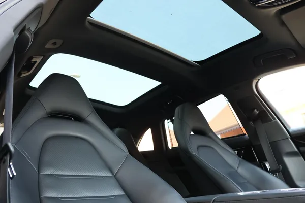Car image 23