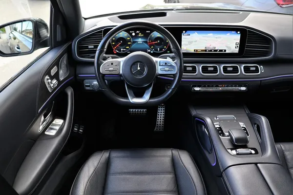 Car image 15