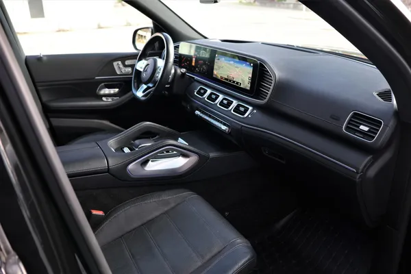 Car image 20