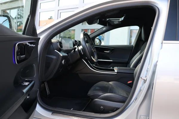 Car image 9