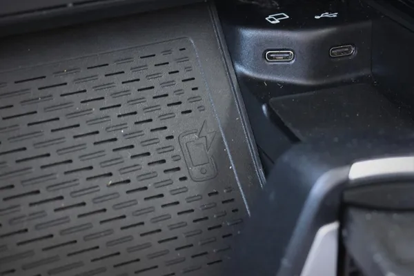 Car image 34