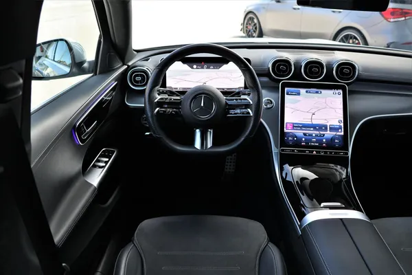 Car image 14