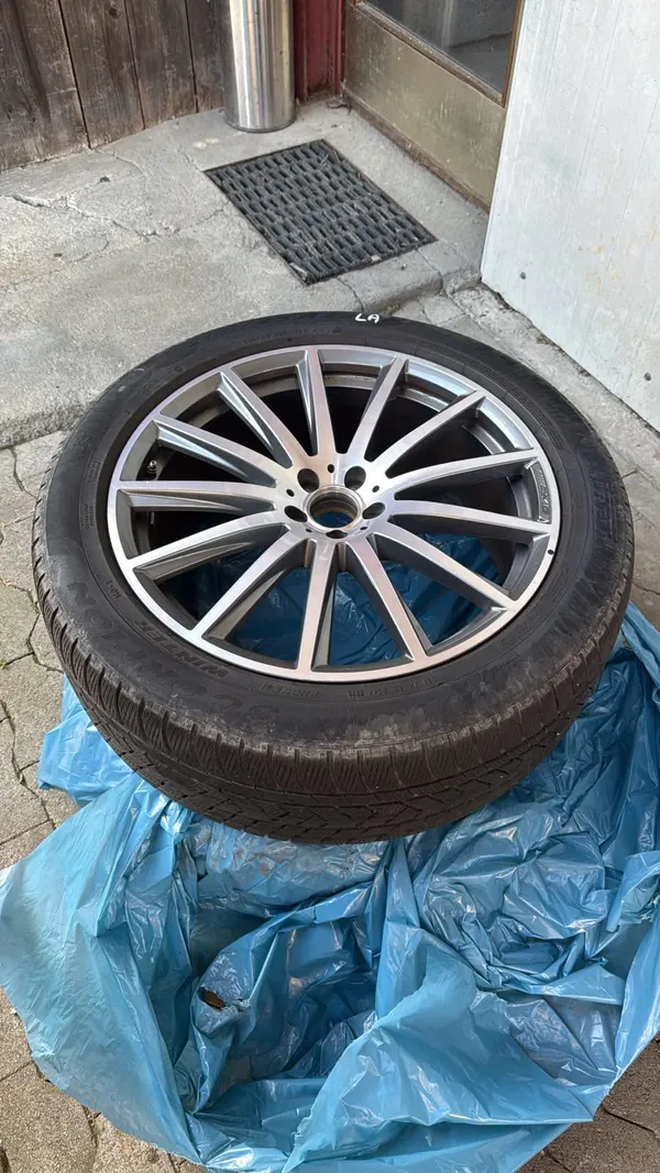 Car image 35