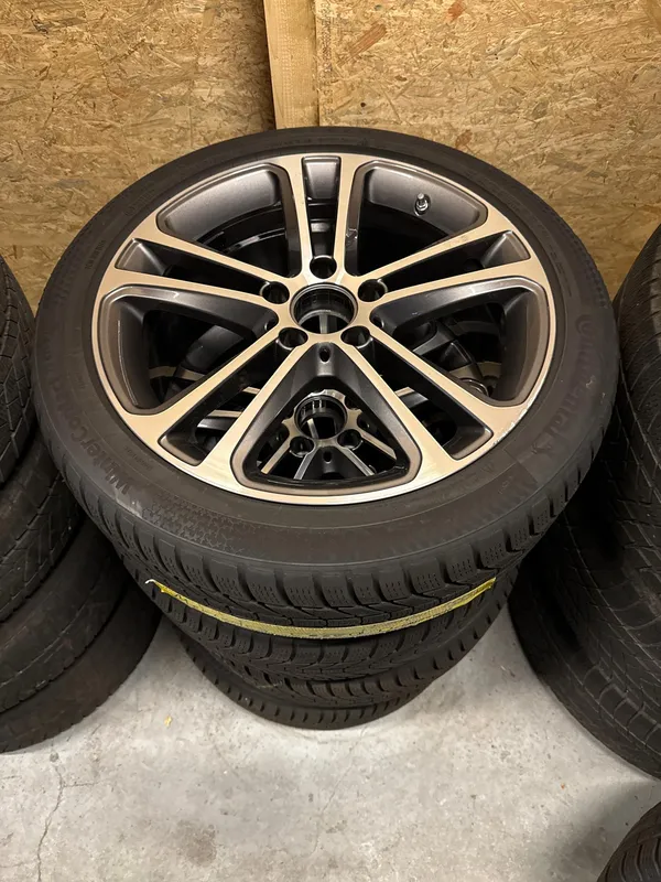 Car image 28