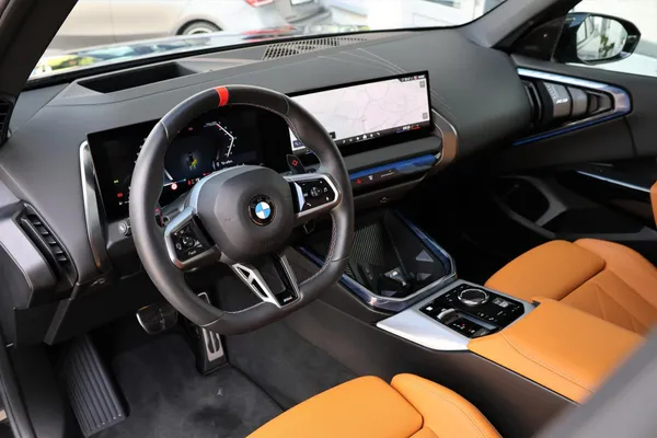 Car image 10